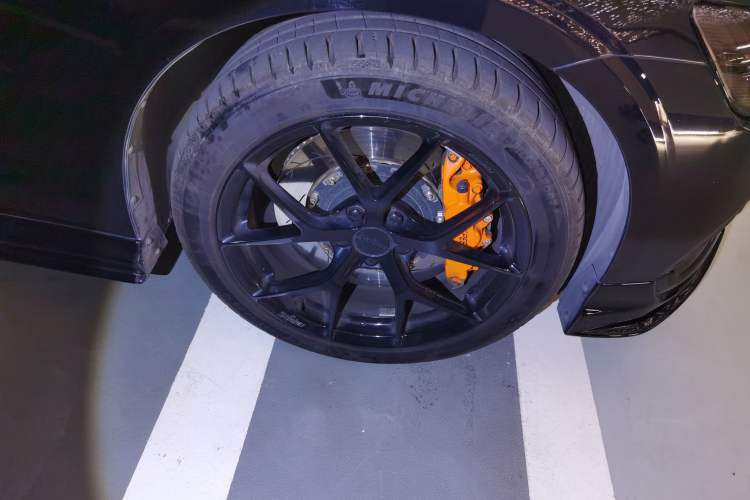 Used Volvo S60 New Energy 2024 T8 All-Wheel Drive Long-Range Zhiyi Luxury Edition Right Front Wheel Hub