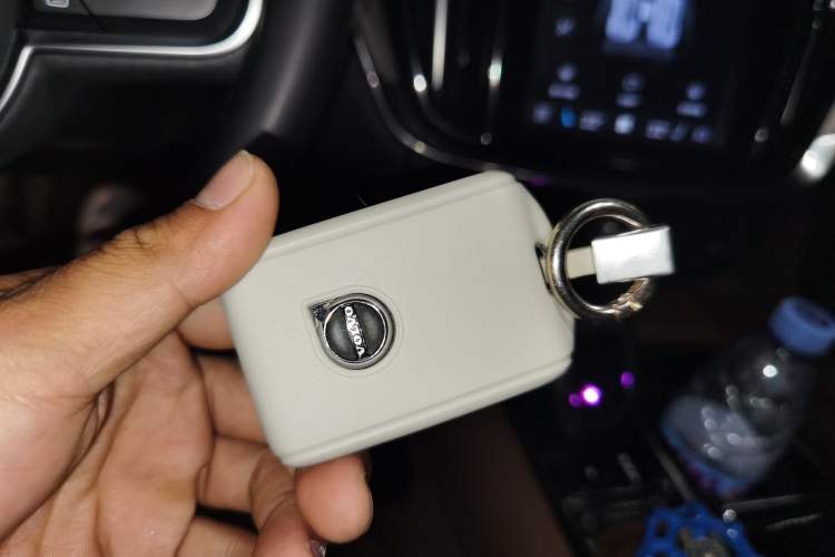 Used Volvo S60 New Energy 2024 T8 All-Wheel Drive Long-Range Zhiyi Luxury Edition Vehicle Key