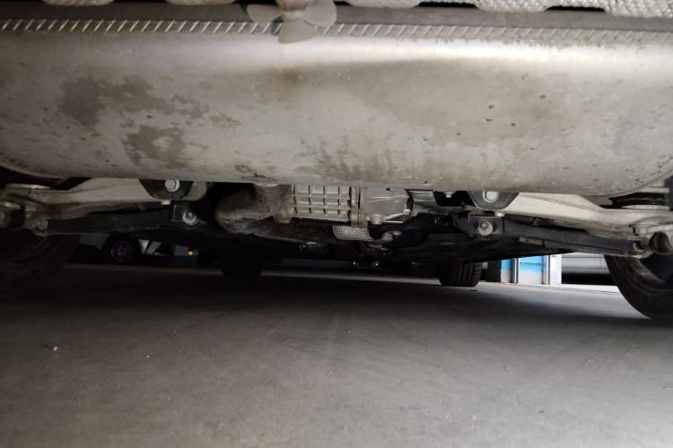 Used Volvo S60 New Energy 2024 T8 All-Wheel Drive Long-Range Zhiyi Luxury Edition Chassis Rear