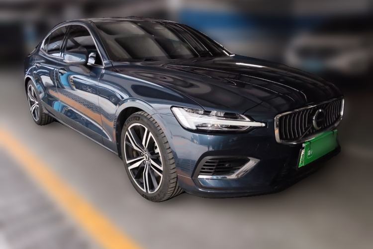 Used Volvo S60 New Energy 2024 T8 All-Wheel Drive Long-Range Zhiyi Luxury Edition Front Right 45 Deg
