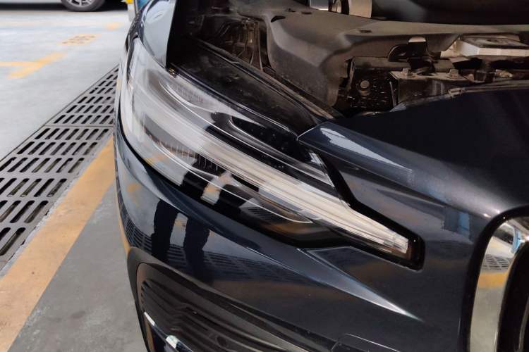 Used Volvo S60 New Energy 2024 T8 All-Wheel Drive Long-Range Zhiyi Luxury Edition Right Front Headlight