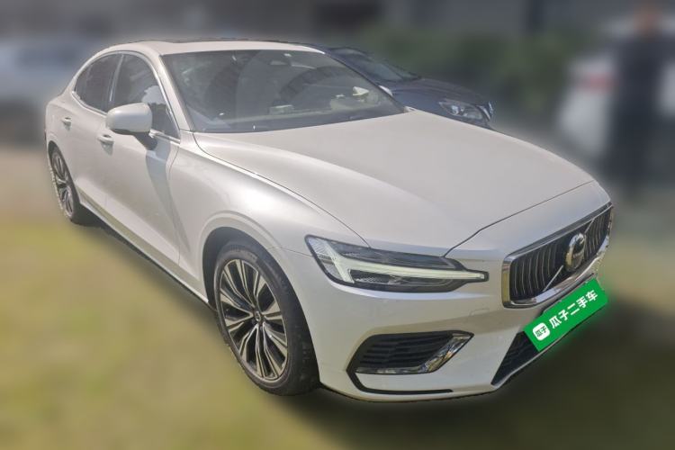 Used Volvo S60 New Energy 2024 T8 All-Wheel Drive Long-Range Zhiyi Luxury Edition Front Right 45 Deg