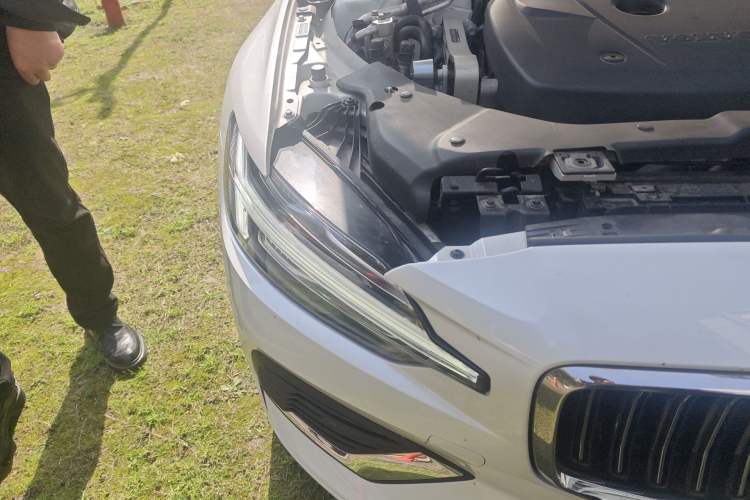 Used Volvo S60 New Energy 2024 T8 All-Wheel Drive Long-Range Zhiyi Luxury Edition Right Front Headlight