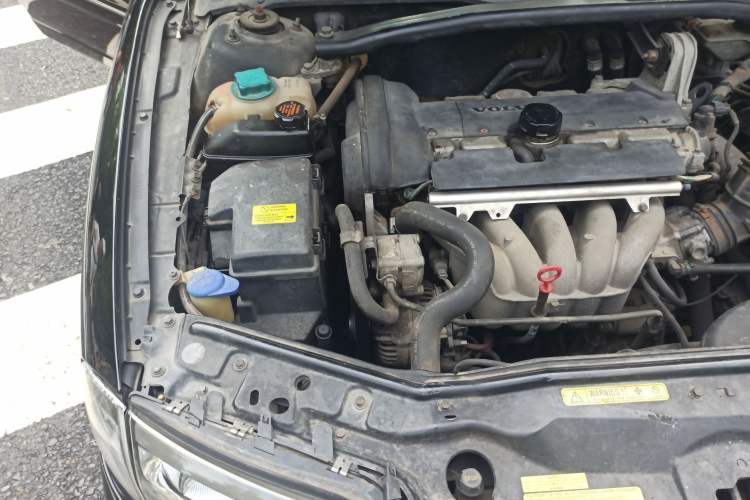 Used Volvo S80 2004 2.4 Engine Bay Right