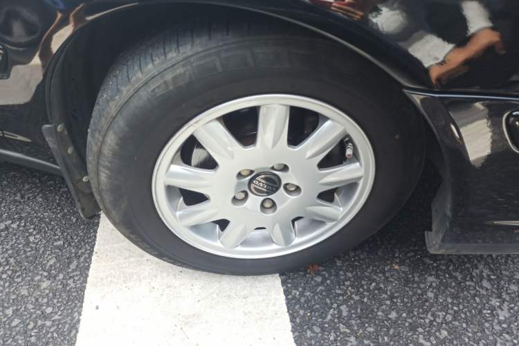 Used Volvo S80 2004 2.4 Right Front Wheel Hub