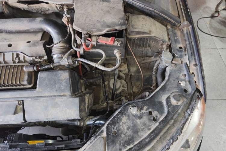 Used Volvo S80 2006 2.5T ZhiZun Edition Engine Bay Left