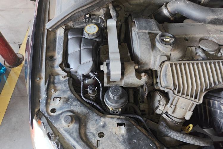 Used Volvo S80 2006 2.5T ZhiZun Edition Engine Bay Right