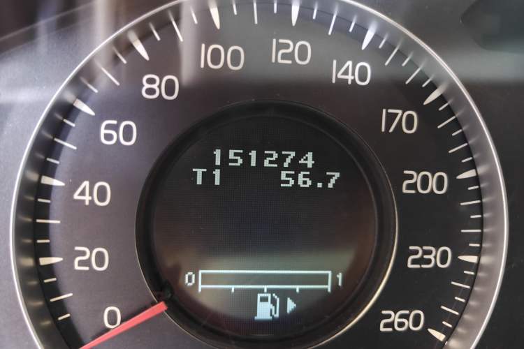 Used Volvo S80 2006 2.5T ZhiZun Edition Odometer Close Up