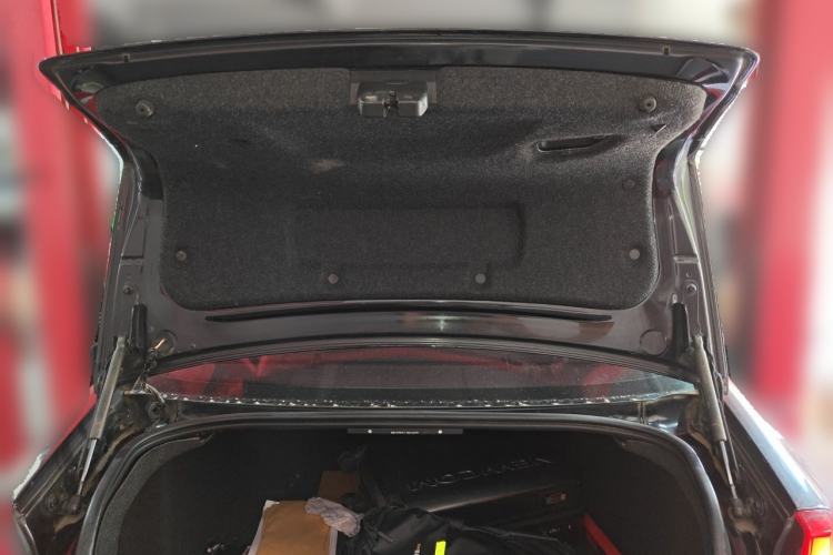 Used Volvo S80 2006 2.5T ZhiZun Edition Trunk