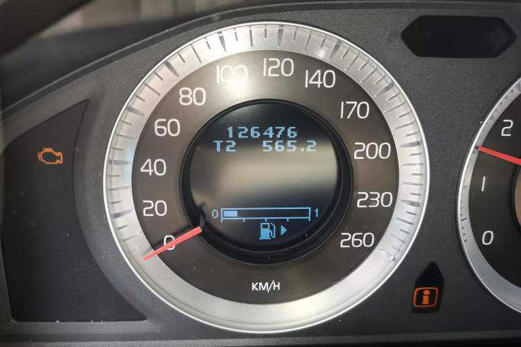 Used Volvo S80 2007 3.0 T6 AWD Odometer Close Up