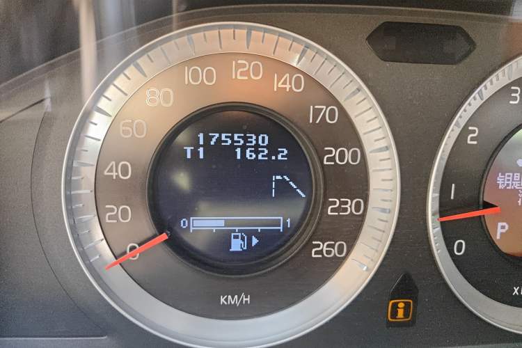 Used Volvo S80 2007 3.0 T6 AWD Odometer Close Up