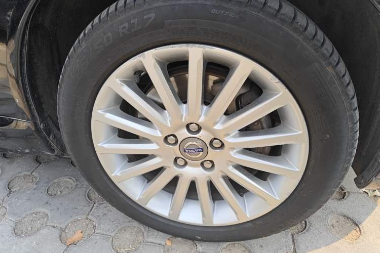 Used Volvo S80 2007 3.0 T6 AWD Right Front Wheel Hub