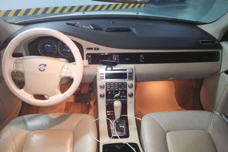 Used Volvo S80 2007 2.5T Zhiya Edition Center Console