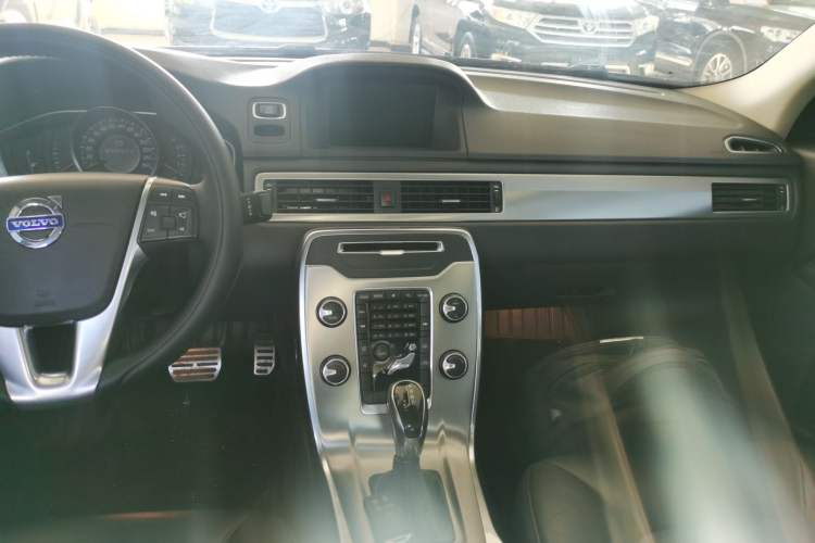 Used Volvo S80L 2014 2.0T T5 Intelligent Luxury Edition Audio And AC Panel