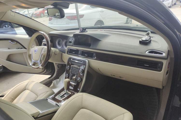 Used Volvo S80L 2012 2.0T T5 Luxury Edition Interior 8