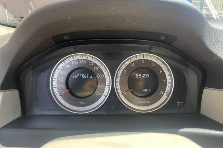 Used Volvo S80L 2012 2.0T T5 Luxury Edition Odometer Close Up