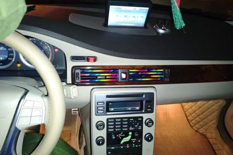 Used Volvo S80L 2009 2.5T ZhiZun Edition Audio And AC Panel