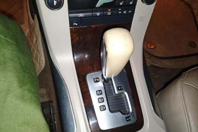 Used Volvo S80L 2009 2.5T ZhiZun Edition Gear Lever
