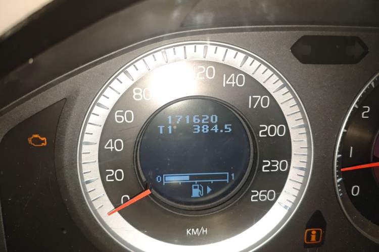 Used Volvo S80L 2009 2.5T ZhiZun Edition Odometer Close Up