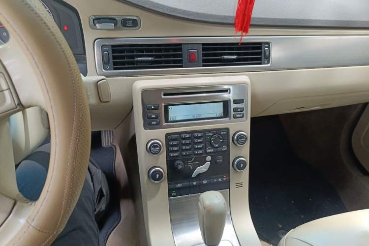 Used Volvo S80L 2009 2.5T Zhiya Edition Audio And AC Panel
