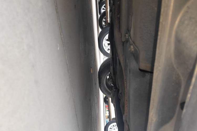 Used Volvo S80L 2009 2.5T ZhiZun Edition Chassis Front Left