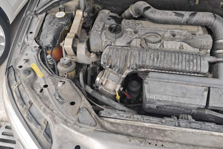 Used Volvo S80L 2009 2.5T ZhiZun Edition Engine Bay Right