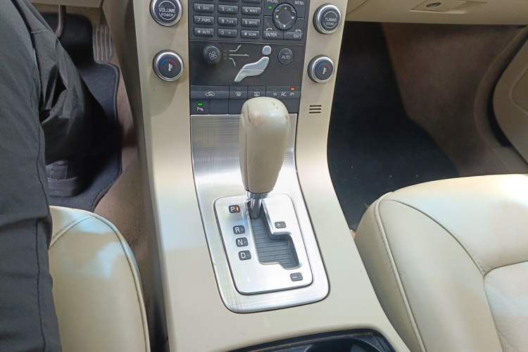 Used Volvo S80L 2009 2.5T Zhiya Edition Gear Lever