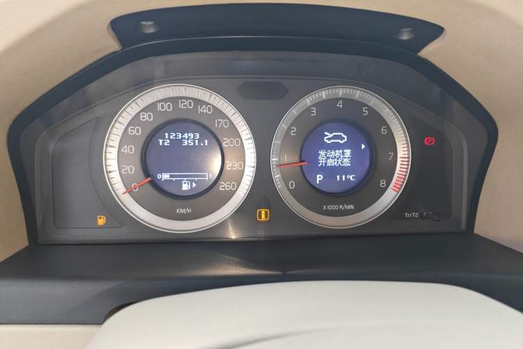Used Volvo S80L 2009 2.5T ZhiZun Edition Odometer Close Up