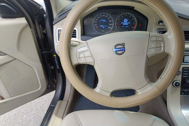 Used Volvo S80L 2009 2.5T Zhiya Edition Steering Wheel