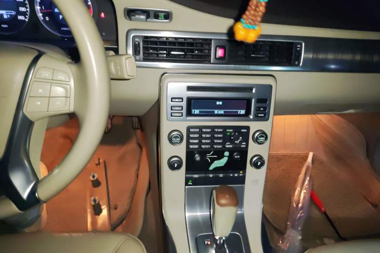 Used Volvo S80L 2009 2.5T ZhiShang Edition Audio And AC Panel