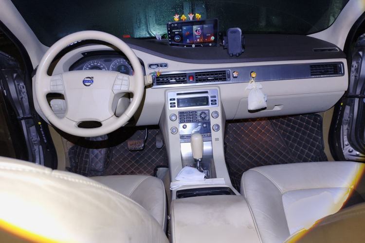 Used Volvo S80L 2009 2.5T Zhiya Edition Center Console