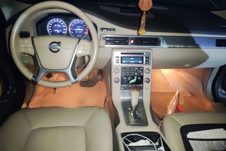Used Volvo S80L 2009 2.5T ZhiShang Edition Center Console