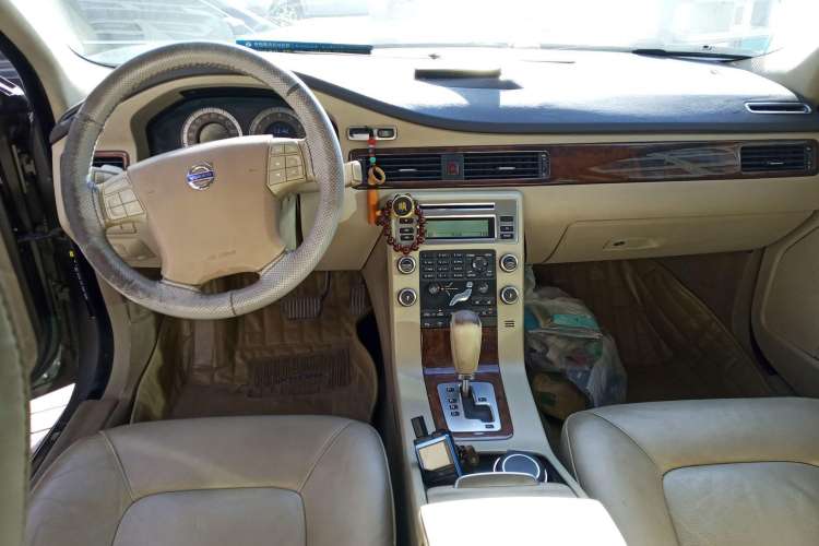 Used Volvo S80L 2009 3.0T AWD Zhiya Edition Center Console