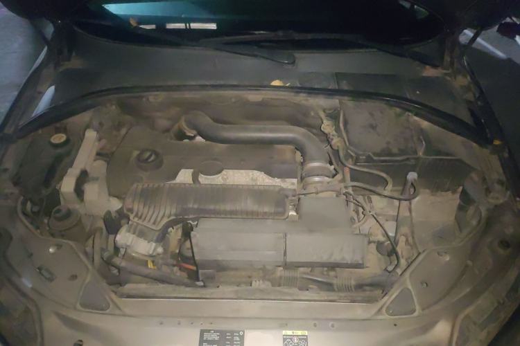 Used Volvo S80L 2009 2.5T ZhiShang Edition Engine Bay