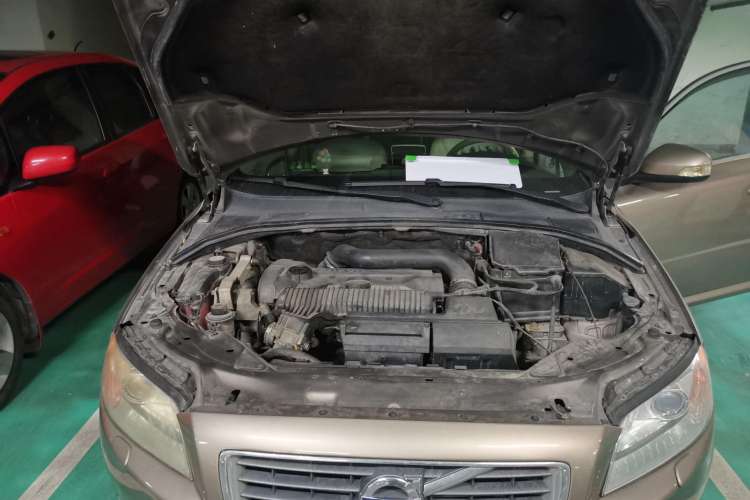 Used Volvo S80L 2009 2.5T ZhiZun Edition Engine Bay