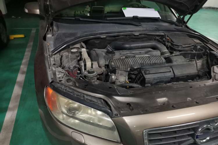 Used Volvo S80L 2009 2.5T ZhiZun Edition Engine Bay Right