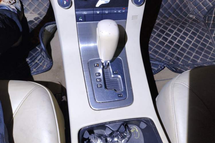 Used Volvo S80L 2009 2.5T Zhiya Edition Gear Lever
