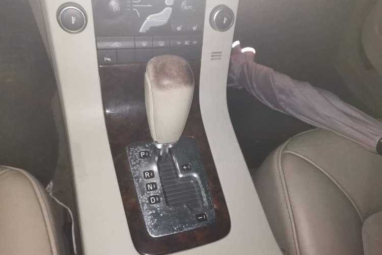 Used Volvo S80L 2009 2.5T ZhiZun Edition Gear Lever