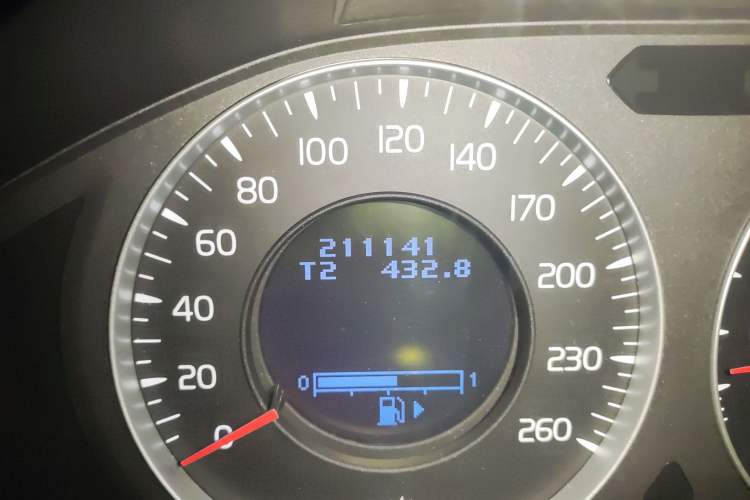 Used Volvo S80L 2009 2.5T ZhiShang Edition Odometer Close Up