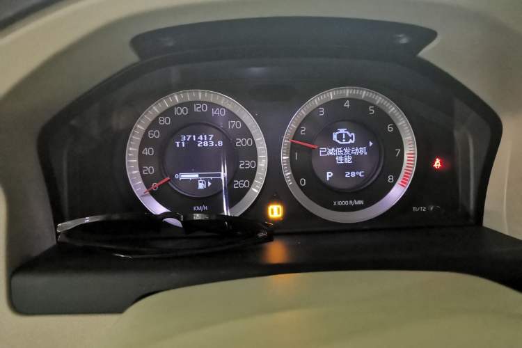 Used Volvo S80L 2009 2.5T ZhiZun Edition Odometer Close Up