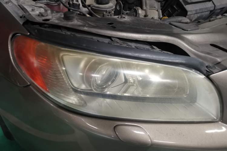 Used Volvo S80L 2009 2.5T ZhiZun Edition Right Front Headlight