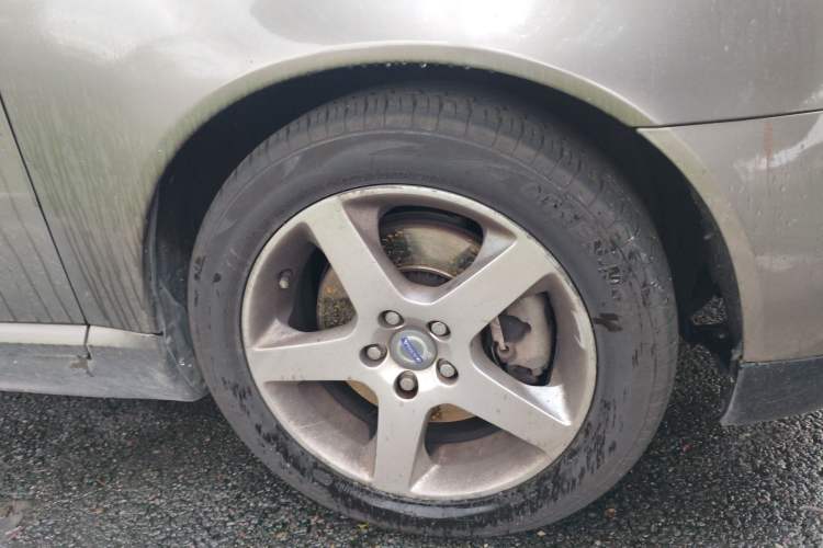 Used Volvo S80L 2009 2.5T Zhiya Edition Right Front Wheel Hub