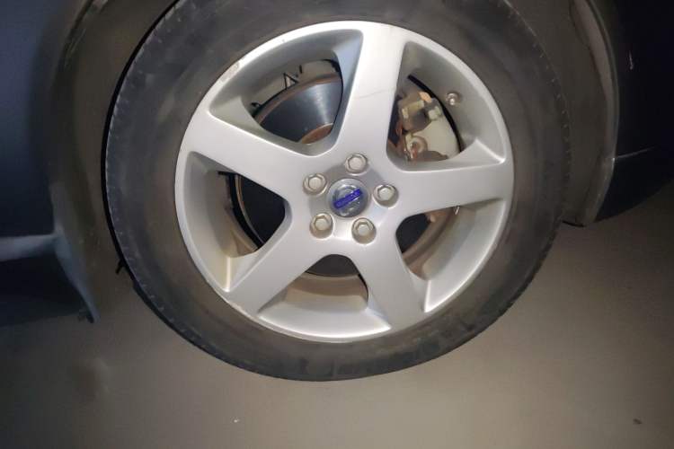Used Volvo S80L 2009 2.5T ZhiShang Edition Right Front Wheel Hub