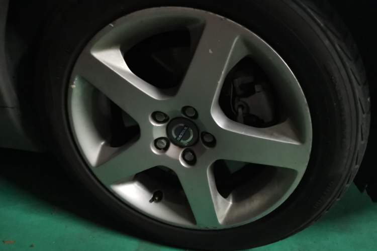 Used Volvo S80L 2009 2.5T ZhiZun Edition Right Front Wheel Hub