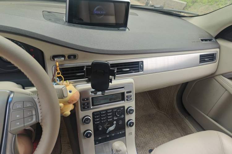 Used Volvo S80L 2009 2.5T Zhiya Edition Audio And AC Panel