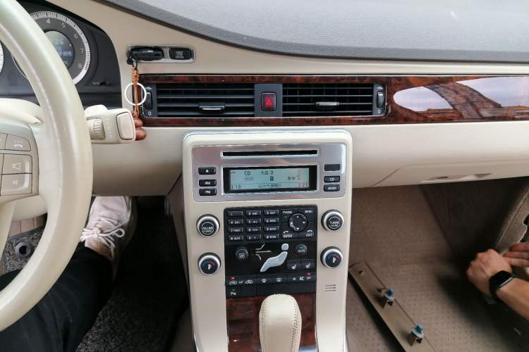 Used Volvo S80L 2009 3.0T AWD Zhiya Edition Audio And AC Panel
