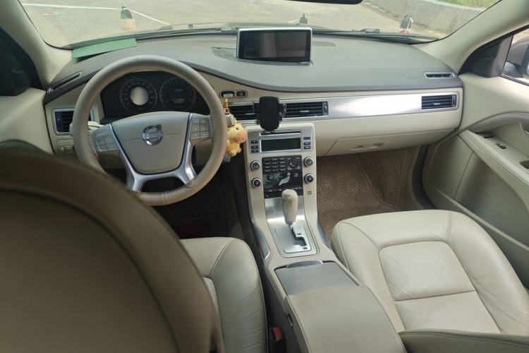 Used Volvo S80L 2009 2.5T Zhiya Edition Center Console