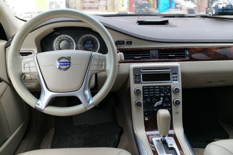Used Volvo S80L 2009 3.0T AWD Zhiya Edition Center Console