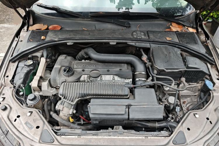 Used Volvo S80L 2009 2.5T ZhiShang Edition Engine Bay