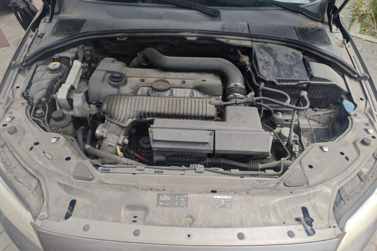 Used Volvo S80L 2009 2.5T Zhiya Edition Engine Bay